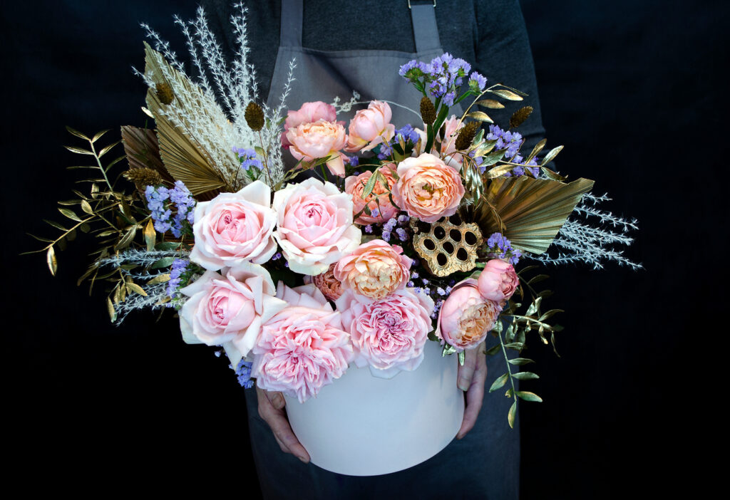 Фото 110 — Дели украсили новые флористические композиции