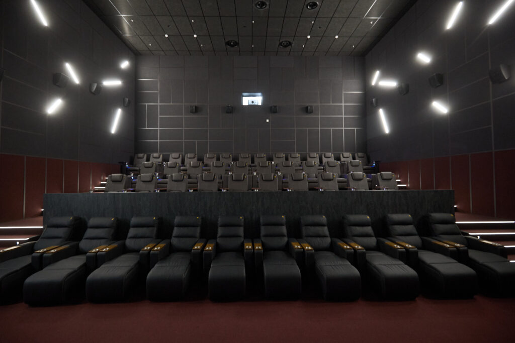 Фото 76 — В Дели открывается новый кинотеатр