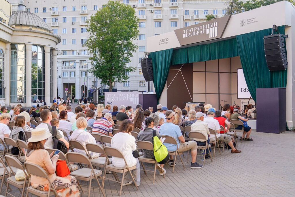 Фото 85 — Дели принимает знаменитых артистов